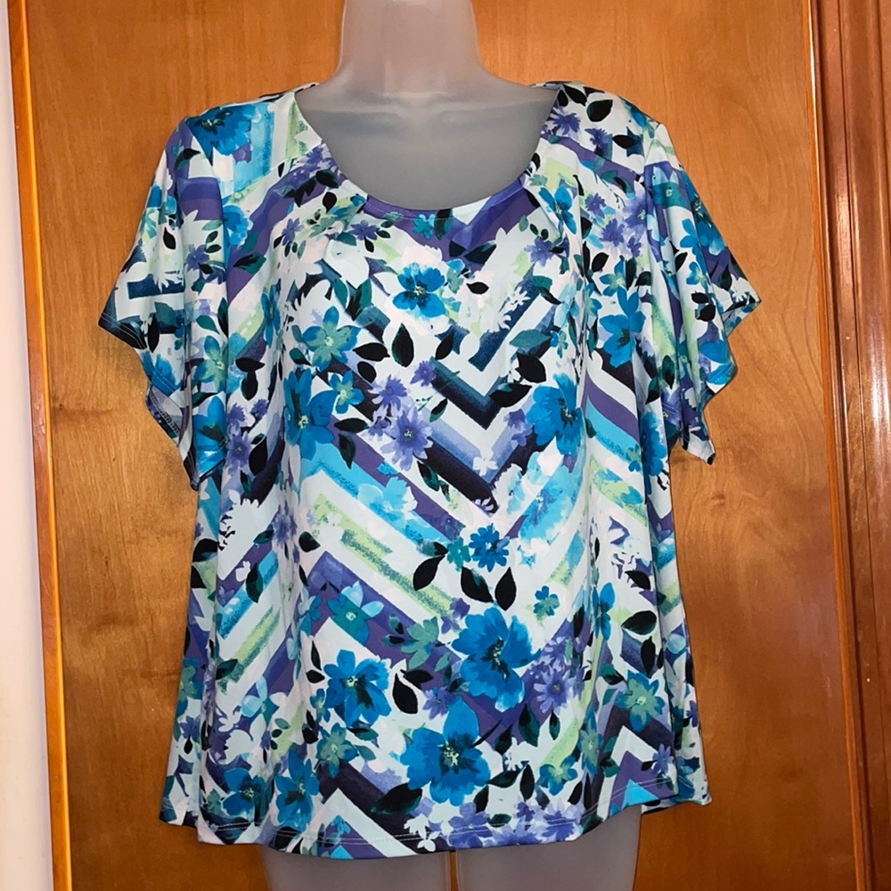 Shades of blue floral shirt sleeve top